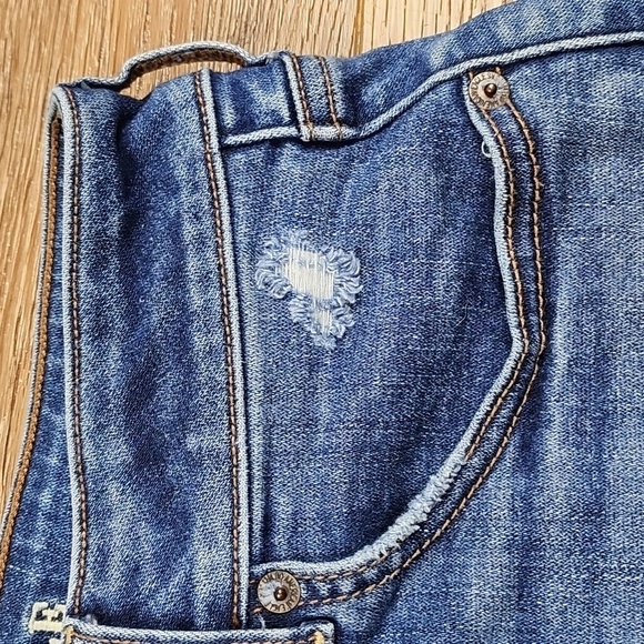 American Eagle Super Stretch Medium Wash Distressed Denim Frayed Hem Mini Skirt - Picture 4 of 15